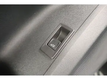 AUDI Q5 2.0 TDI quattro S-line S-tronic Navi LED AHK