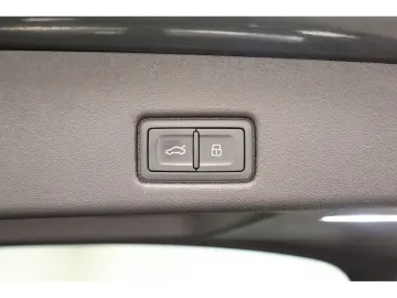 AUDI Q5 2.0 TDI quattro S-line S-tronic Navi LED AHK