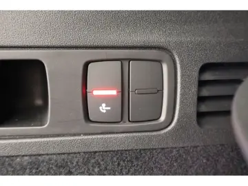 AUDI Q5 2.0 TDI quattro S-line S-tronic Navi LED AHK