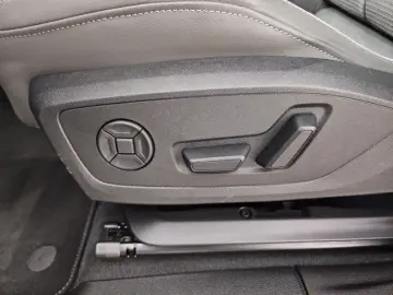 AUDI Q3 S line AHK Navi LED Allwetter Komfortpaket Vi