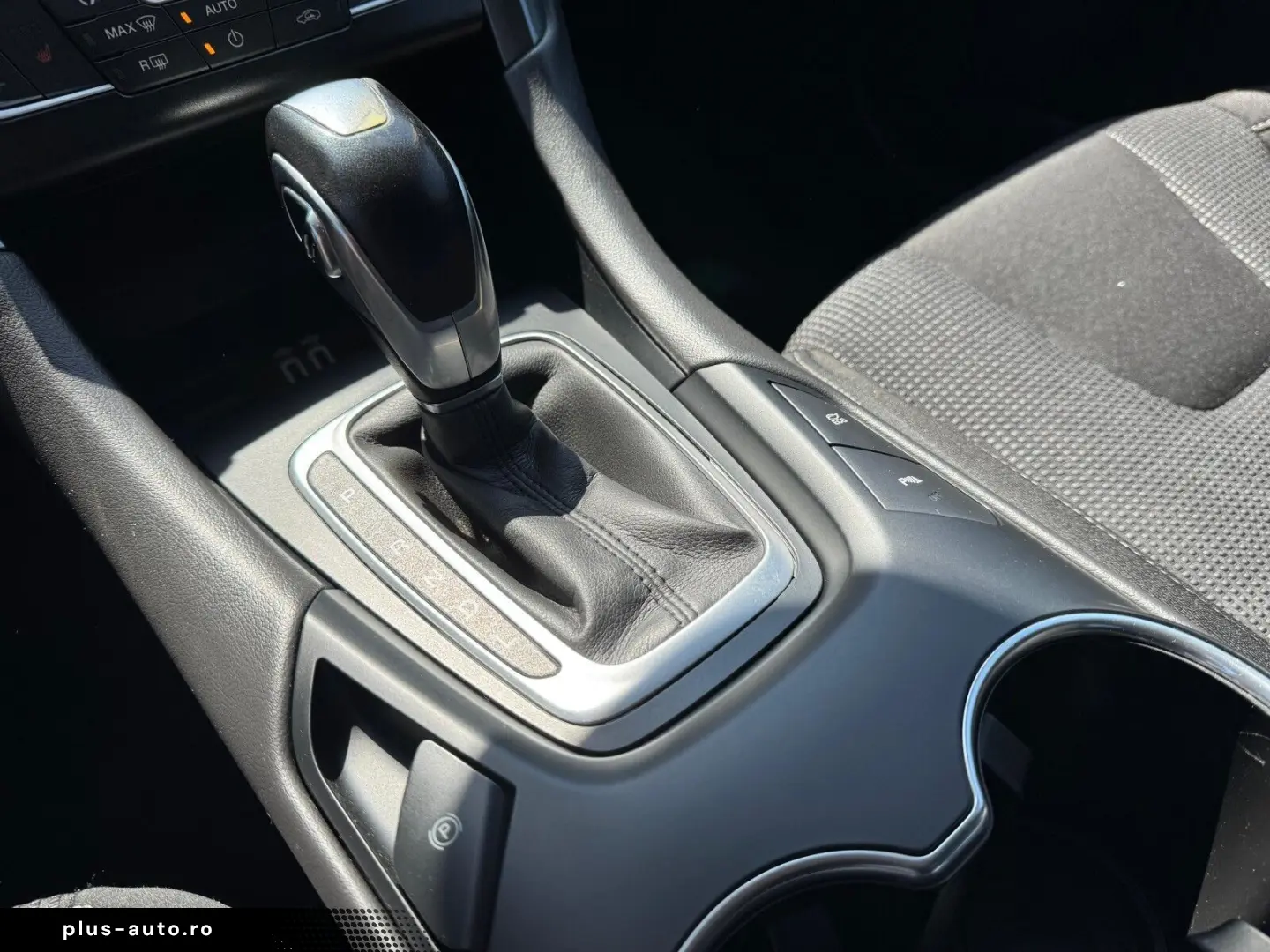 FORD Mondeo 2021 — imagine 10