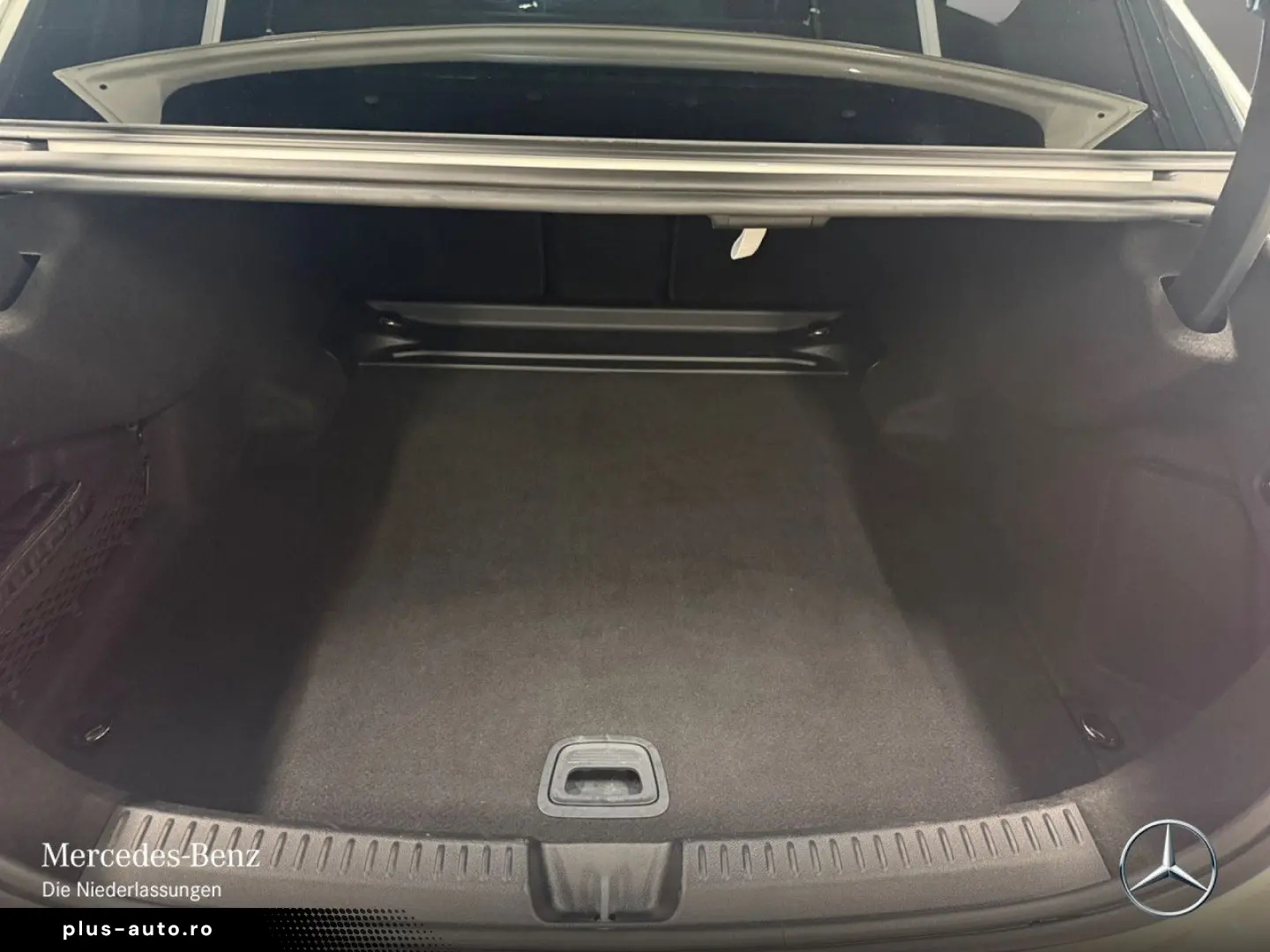 MERCEDES-BENZ E 220 d AMG Advanced PANO NIGHT DISTR &hellip;