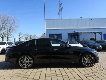 MERCEDES-BENZ E 200 AMG Line Premium Night 20Zoll Pa…