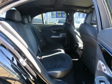 MERCEDES-BENZ E 200 AMG Line Premium Night 20Zoll Pa…