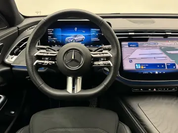 MERCEDES-BENZ E 220 d AMG Night Pano DigitalLight Di…