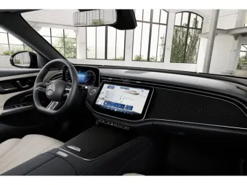 MERCEDES-BENZ E 220 d AMG Burm Pano Digital Light Keyless