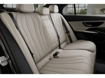 MERCEDES-BENZ E 220 d AMG Burm Pano Digital Light Keyless