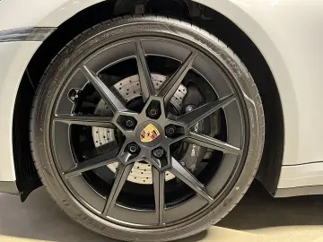 PORSCHE 992 (911) Carrera  Sportabgas  BOSE  84 Liter