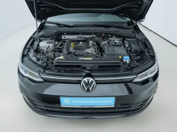 VW Golf VIII 1.0 eTSI Life DSG PDC SHZ AAC LANE