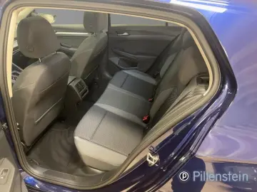 VW Golf 8 ACTIVE 1.5 eTSI DSG AHK PANO KAMERA NAVI