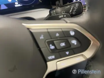 VW Golf 8 ACTIVE 1.5 eTSI DSG AHK PANO KAMERA NAVI