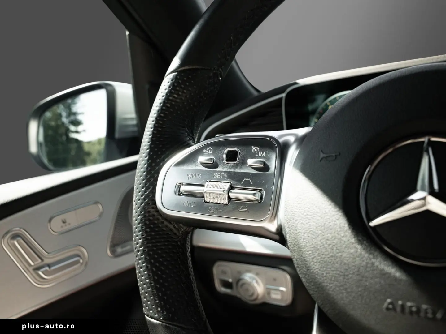 MERCEDES-BENZ GLE 300 d 4Matic AMG-Line AHK PANO Burmester