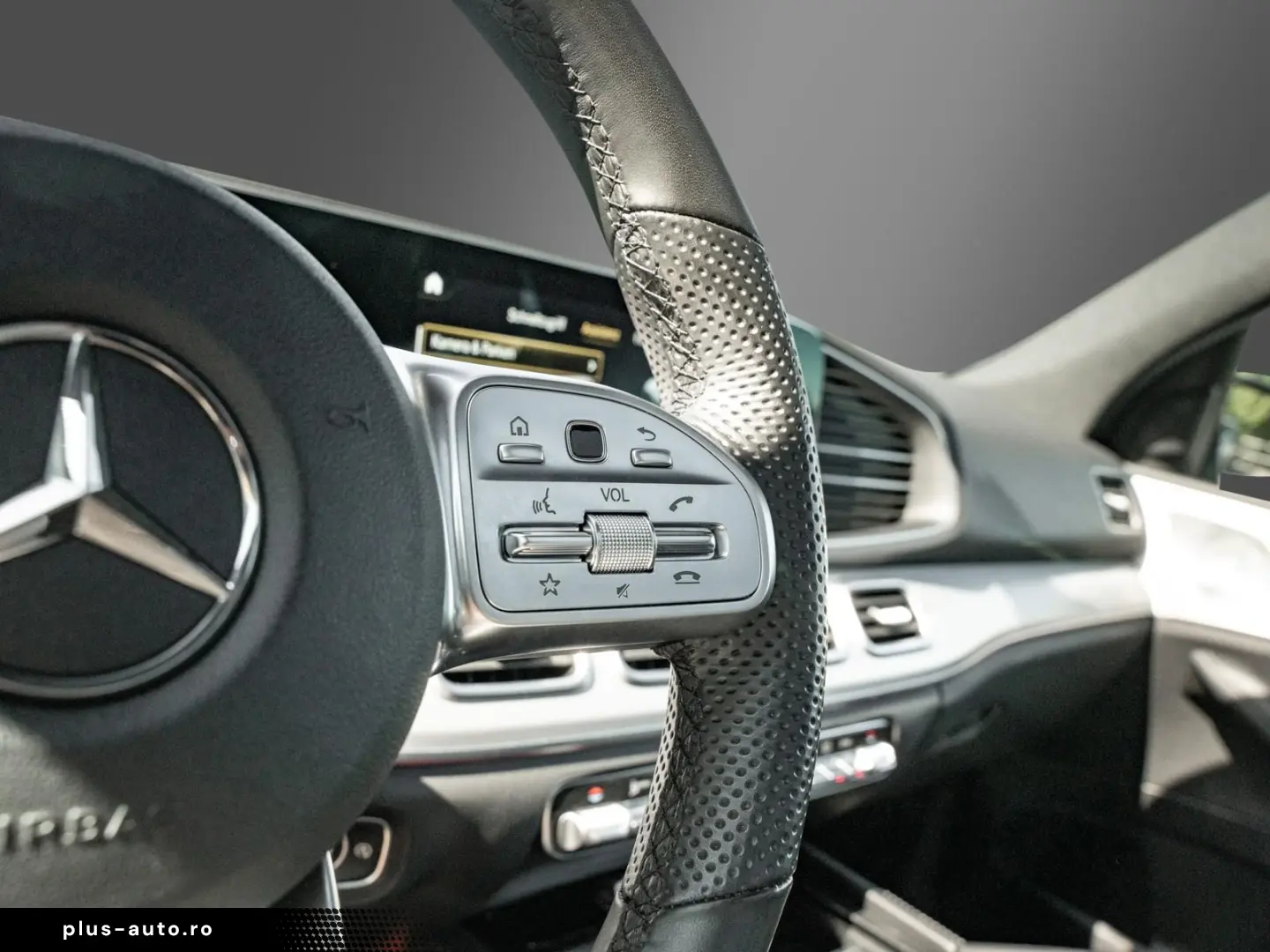 MERCEDES-BENZ GLE 300 d 4Matic AMG-Line AHK PANO Burmester