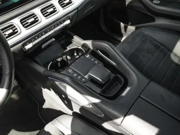 MERCEDES-BENZ GLE 300 d 4Matic AMG-Line AHK PANO Burmester