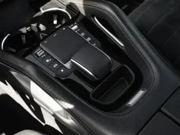 MERCEDES-BENZ GLE 300 d 4Matic AMG-Line AHK PANO Burmester