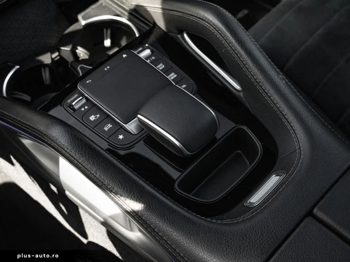 MERCEDES-BENZ GLE 300 d 4Matic AMG-Line AHK PANO Burmester
