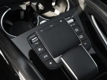 MERCEDES-BENZ GLE 300 d 4Matic AMG-Line AHK PANO Burmester
