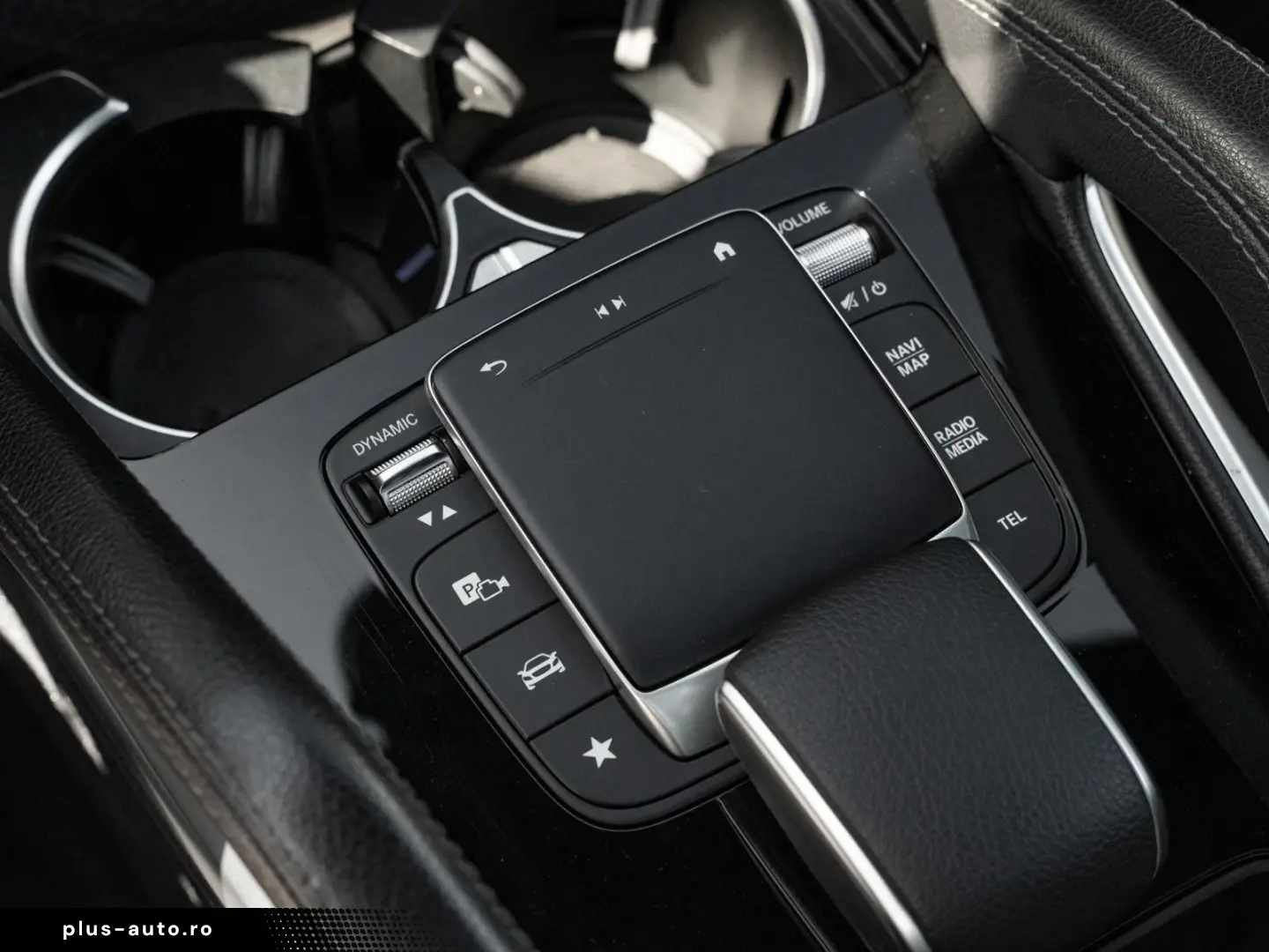 MERCEDES-BENZ GLE 300 d 4Matic AMG-Line AHK PANO Burmester