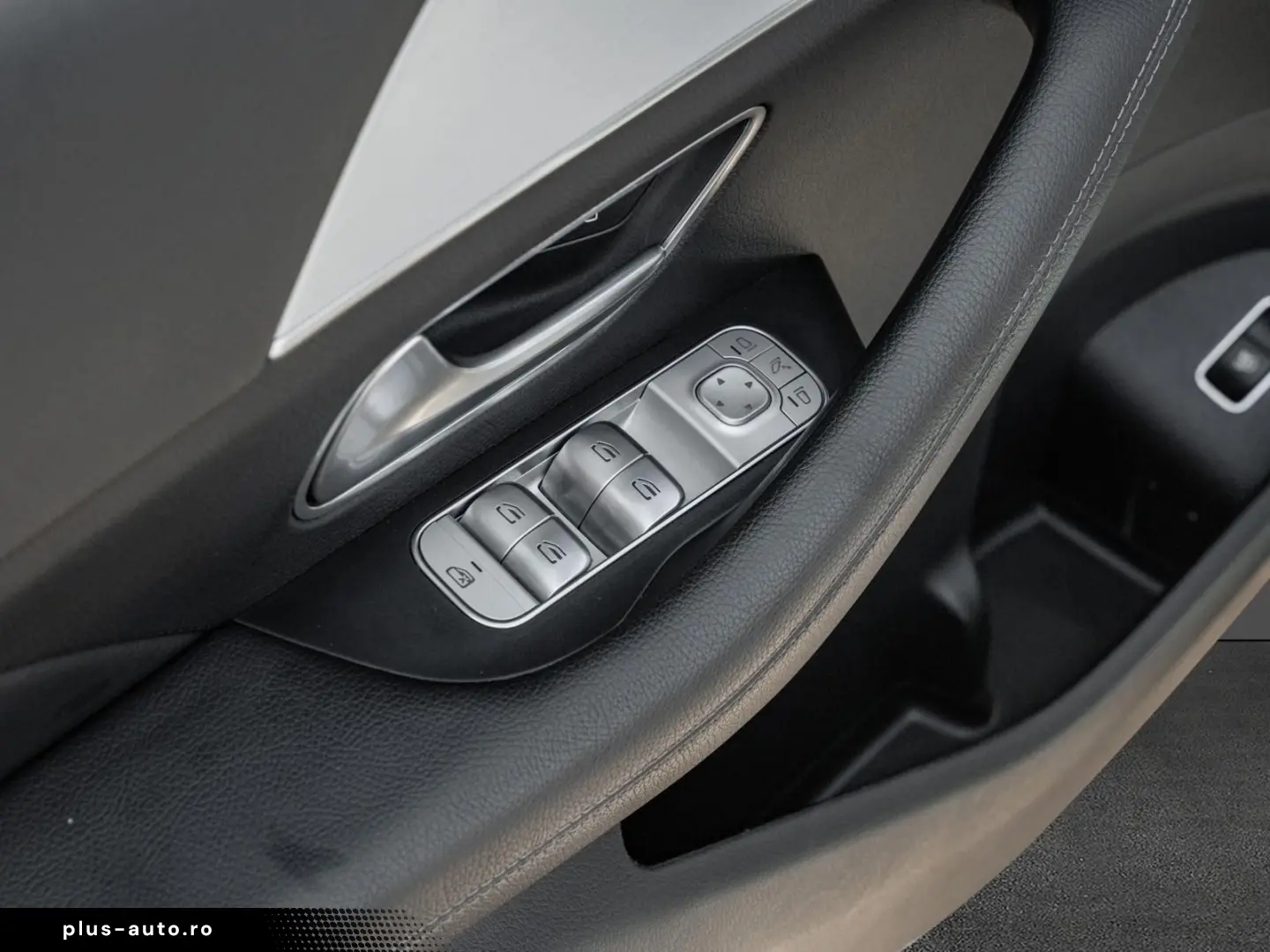 MERCEDES-BENZ GLE 300 d 4Matic AMG-Line AHK PANO Burmester