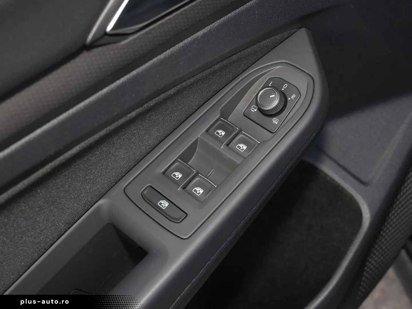 VOLKSWAGEN Golf 2022 — imagine 10