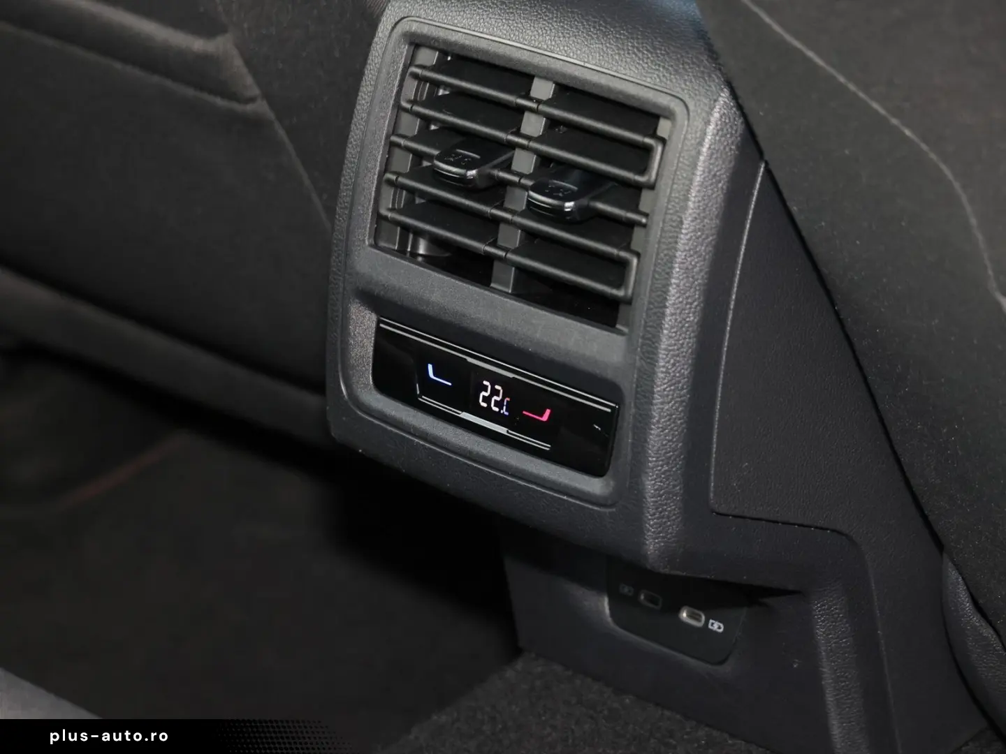 VOLKSWAGEN Golf 2022 — imagine 13
