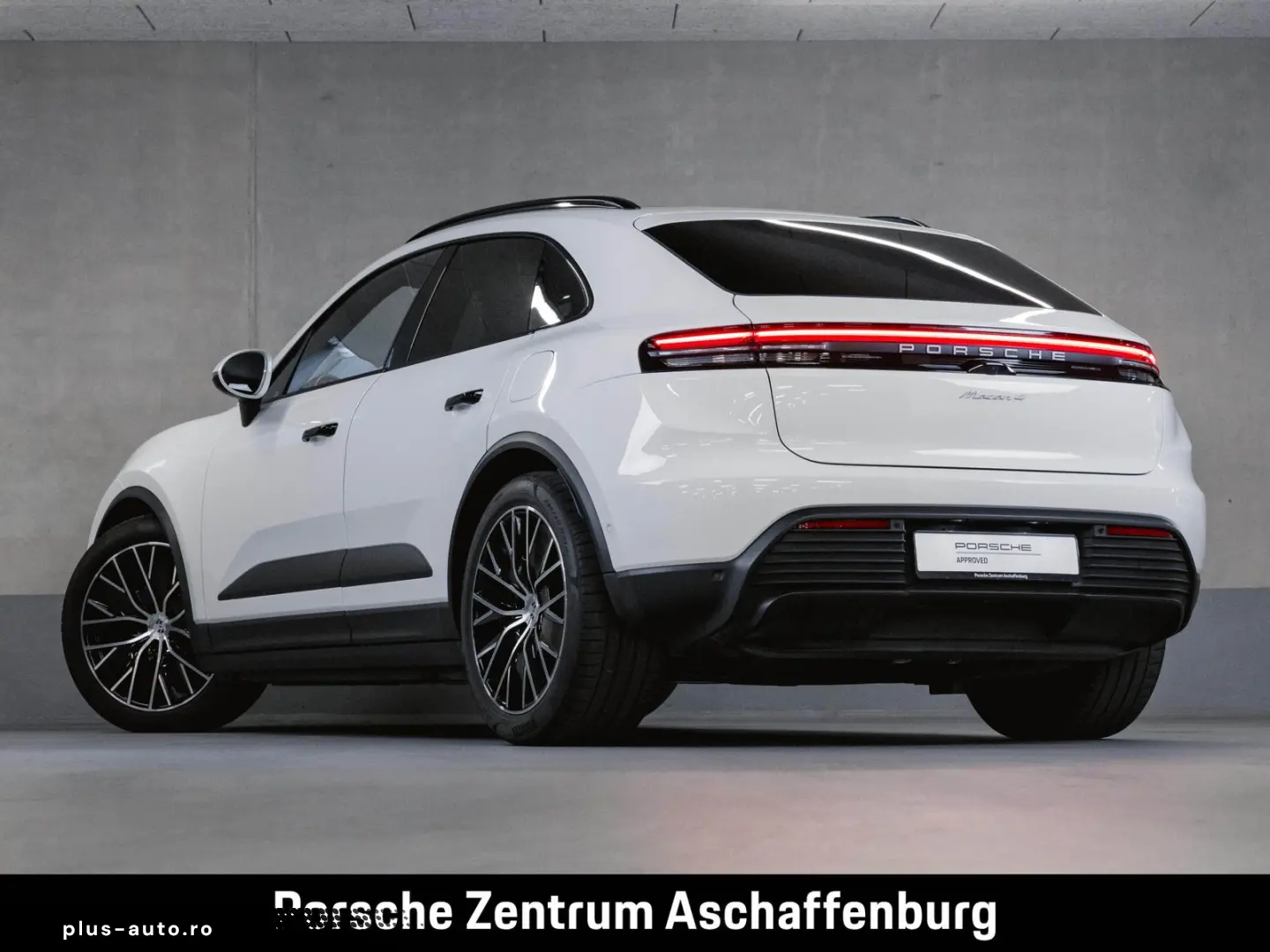 PORSCHE Macan 4 Electric Panoramadach Luftfederung BOSE