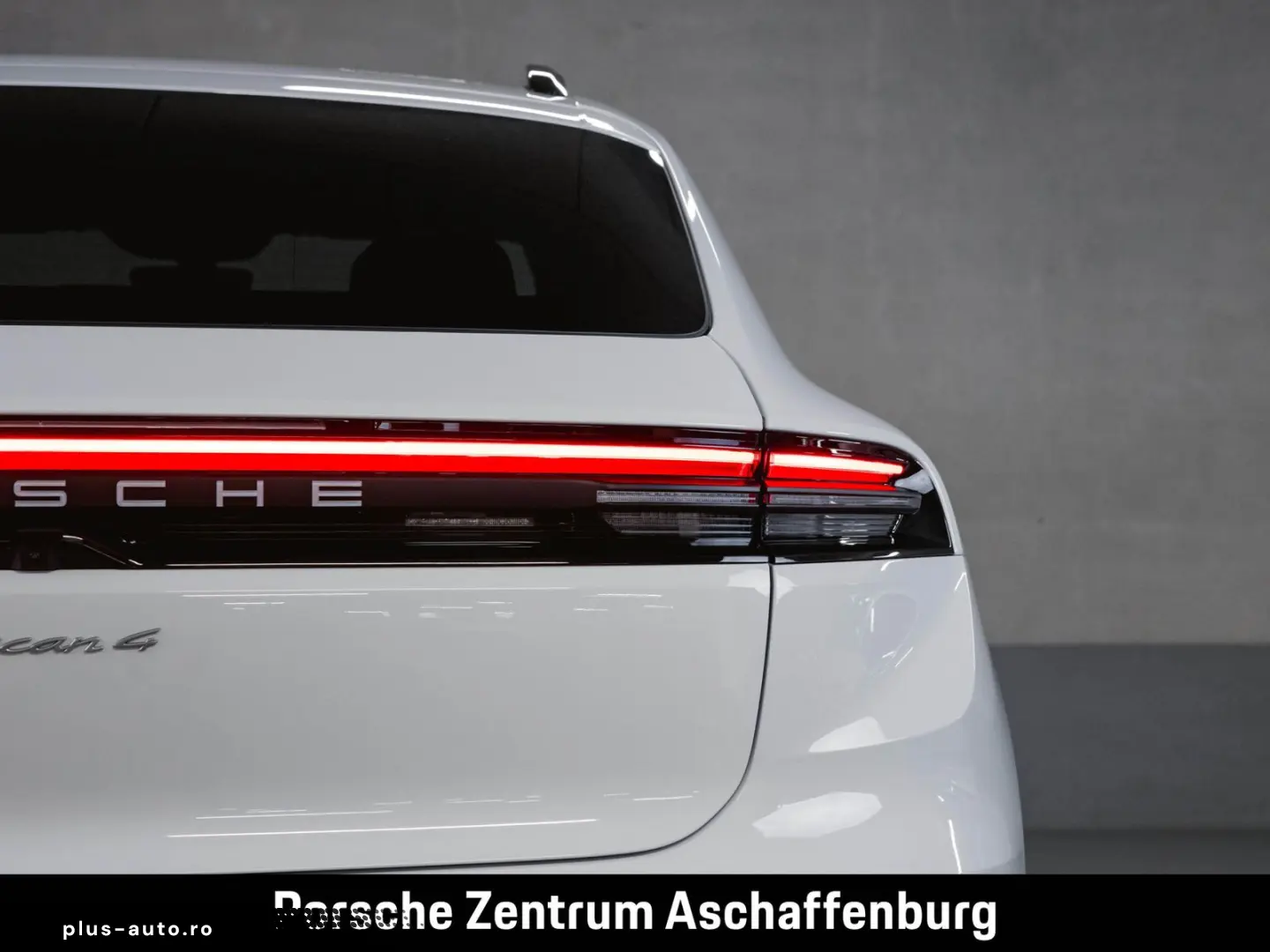 PORSCHE Macan 4 Electric Panoramadach Luftfederung BOSE
