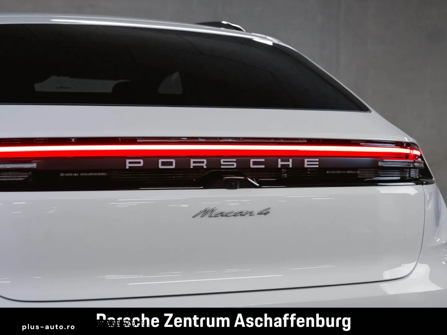 PORSCHE Macan 4 Electric Panoramadach Luftfederung BOSE