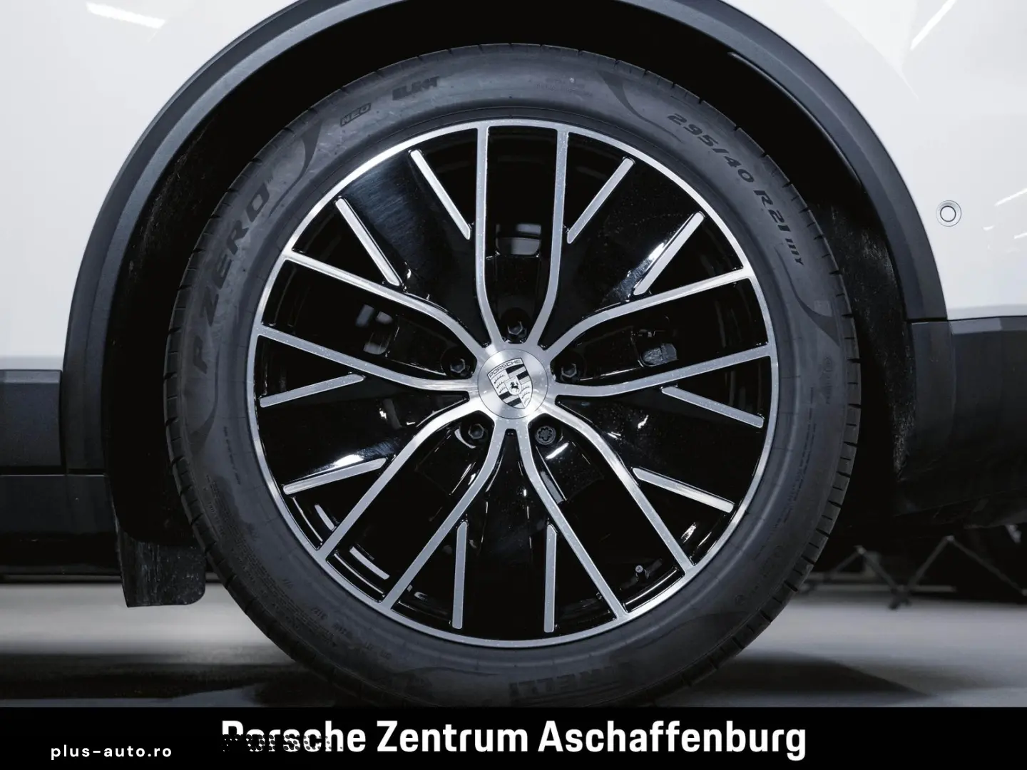 PORSCHE Macan 4 Electric Panoramadach Luftfederung BOSE