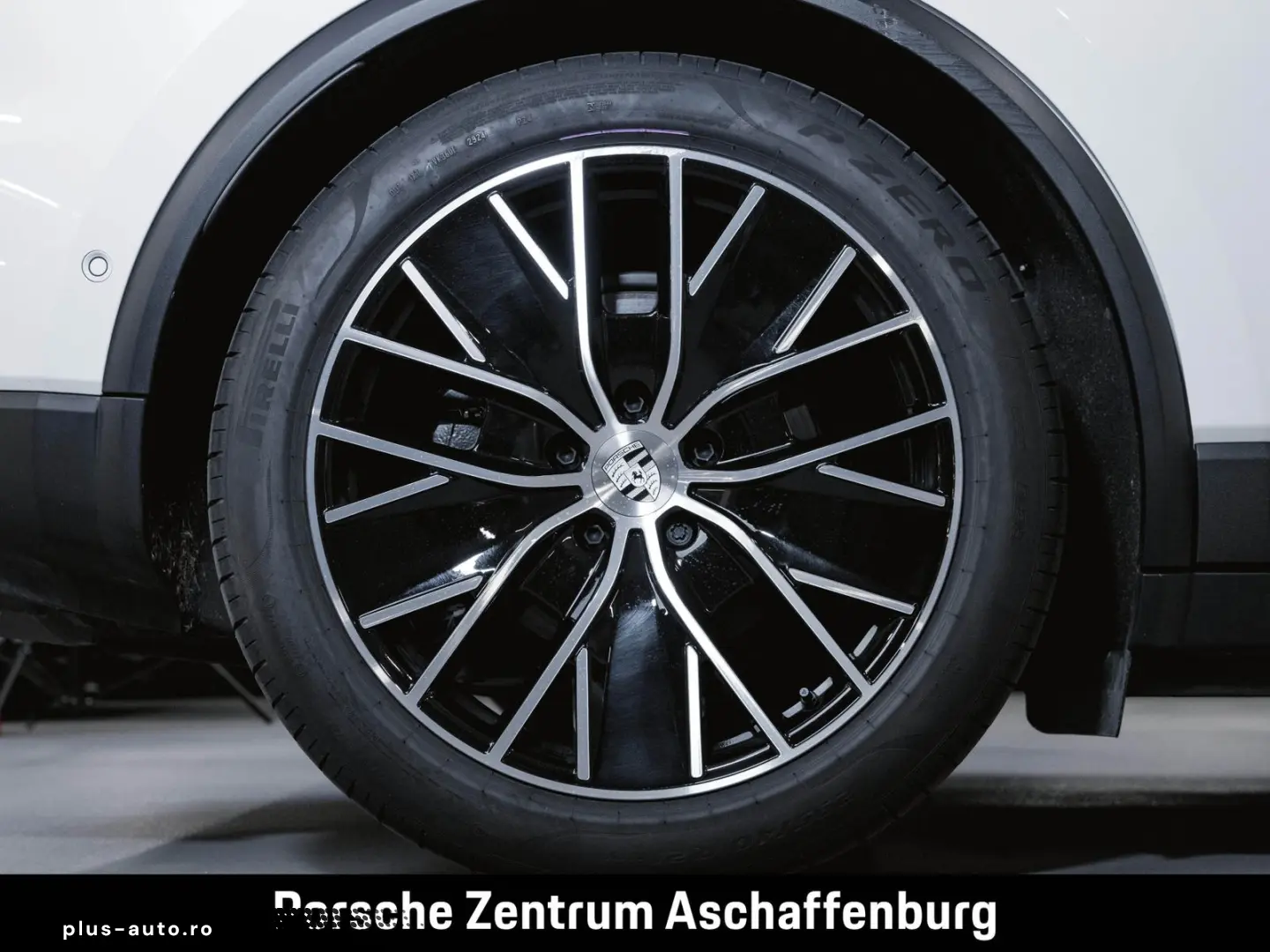PORSCHE Macan 4 Electric Panoramadach Luftfederung BOSE
