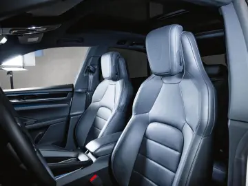 PORSCHE Macan 4 Electric Panoramadach Luftfederung BOSE