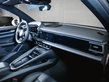 PORSCHE Macan 4 Electric Panoramadach Luftfederung BOSE