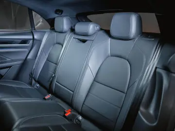 PORSCHE Macan 4 Electric Panoramadach Luftfederung BOSE