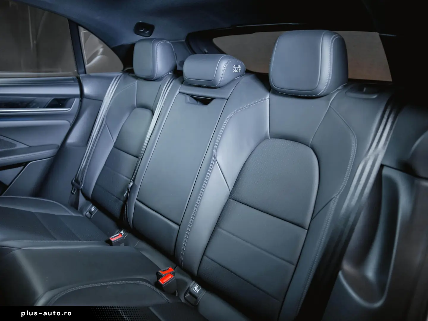 PORSCHE Macan 4 Electric Panoramadach Luftfederung BOSE