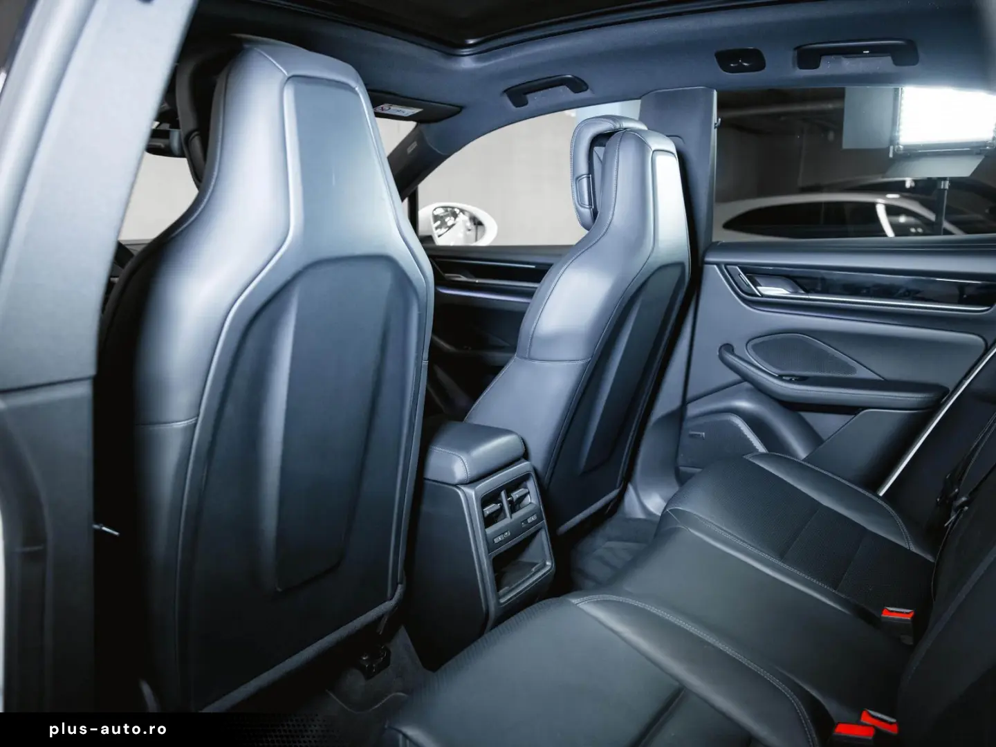 PORSCHE Macan 4 Electric Panoramadach Luftfederung BOSE
