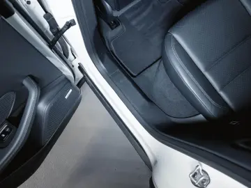 PORSCHE Macan 4 Electric Panoramadach Luftfederung BOSE