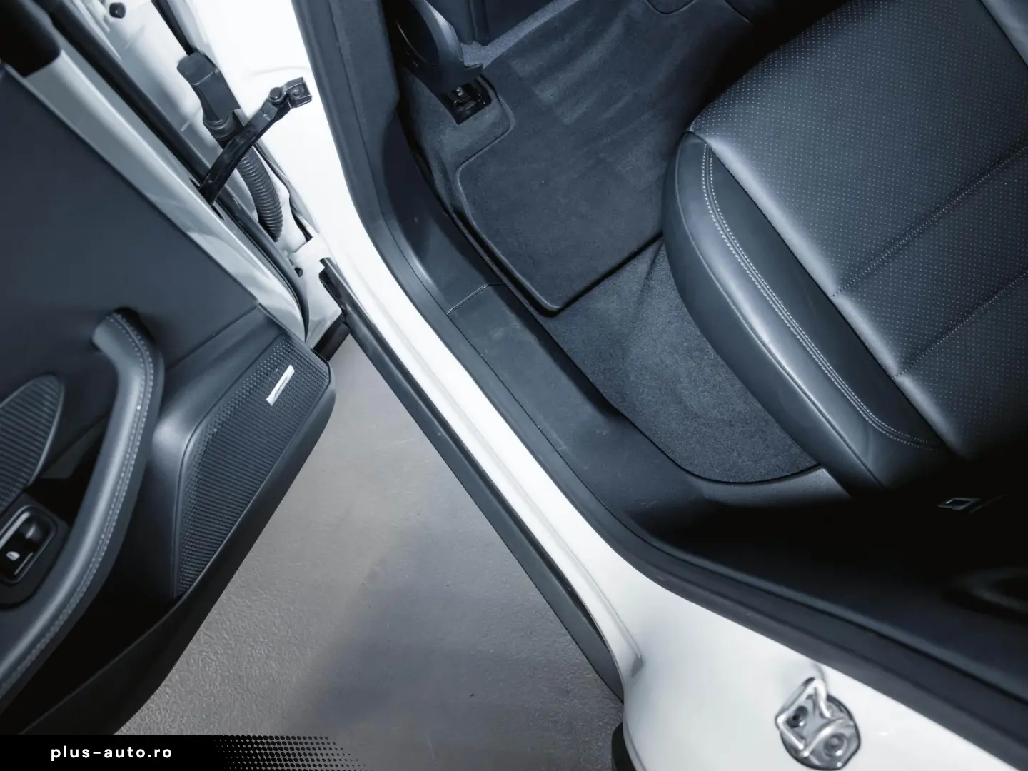 PORSCHE Macan 4 Electric Panoramadach Luftfederung BOSE
