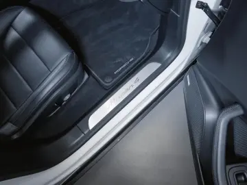 PORSCHE Macan 4 Electric Panoramadach Luftfederung BOSE