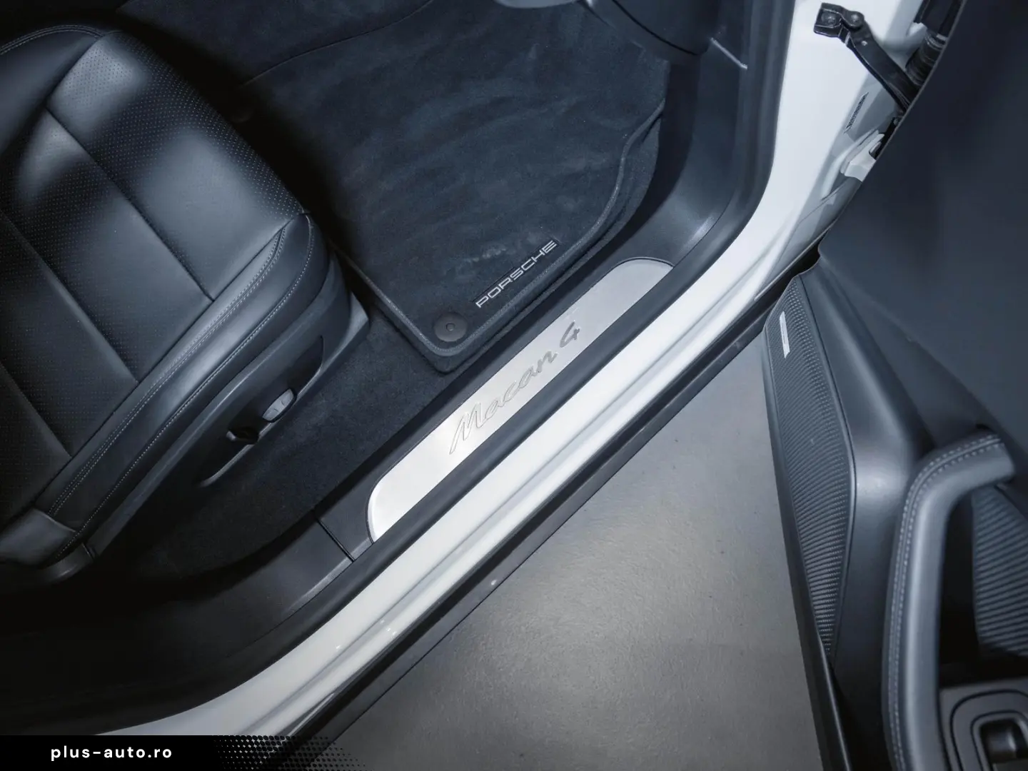 PORSCHE Macan 4 Electric Panoramadach Luftfederung BOSE