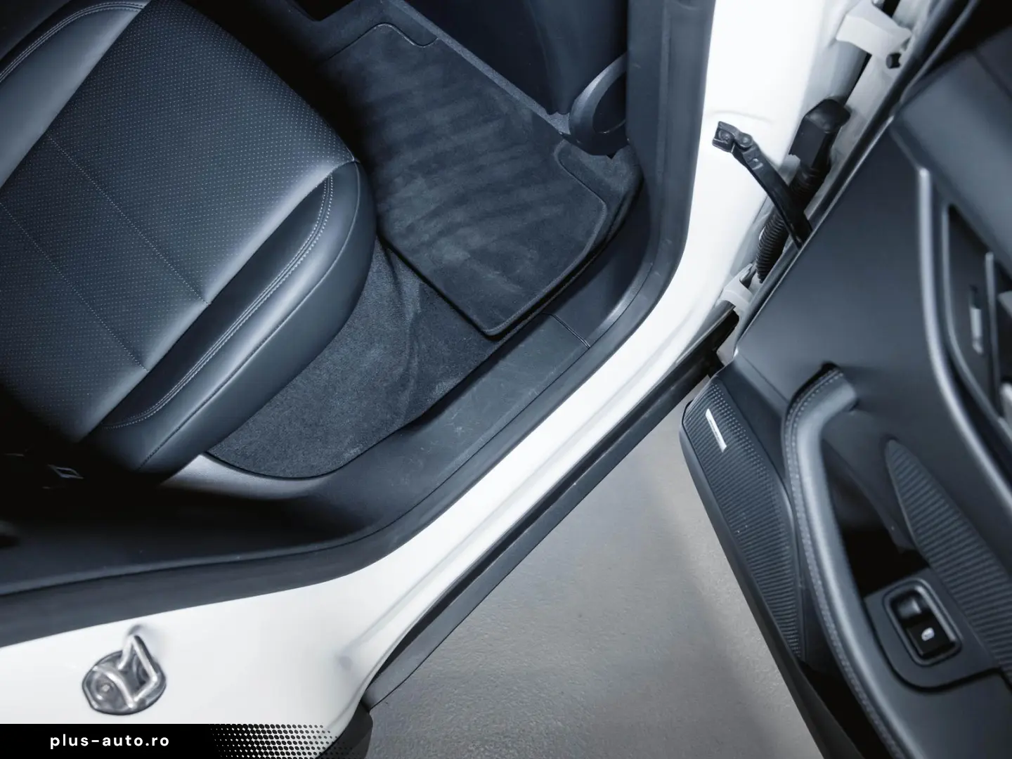 PORSCHE Macan 4 Electric Panoramadach Luftfederung BOSE