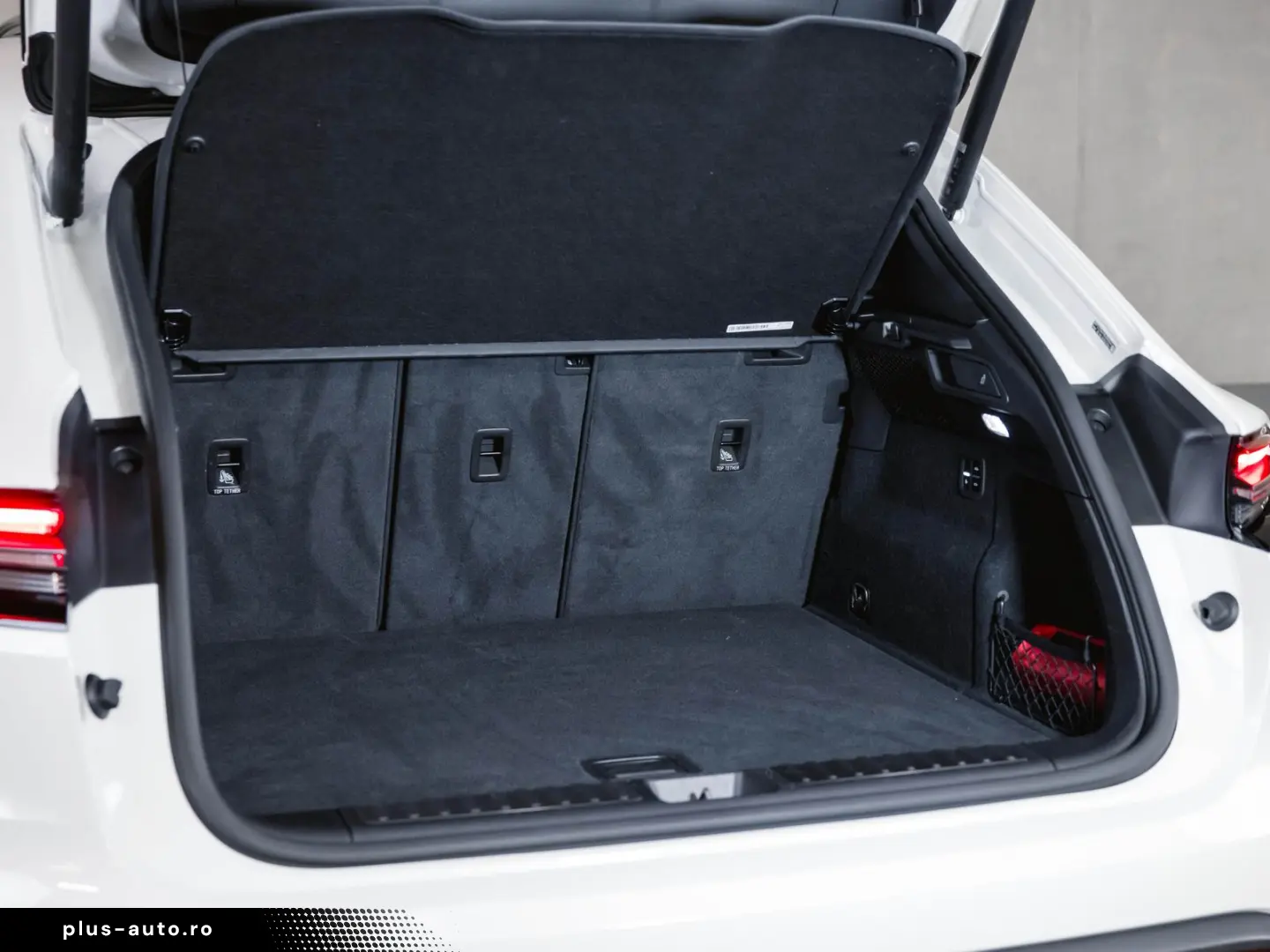 PORSCHE Macan 4 Electric Panoramadach Luftfederung BOSE