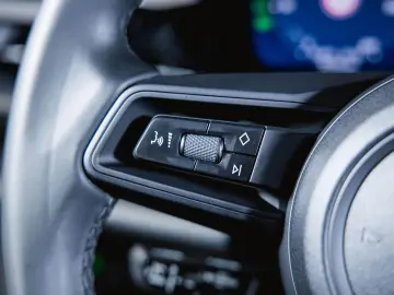 PORSCHE Macan 4 Electric Panoramadach Luftfederung BOSE