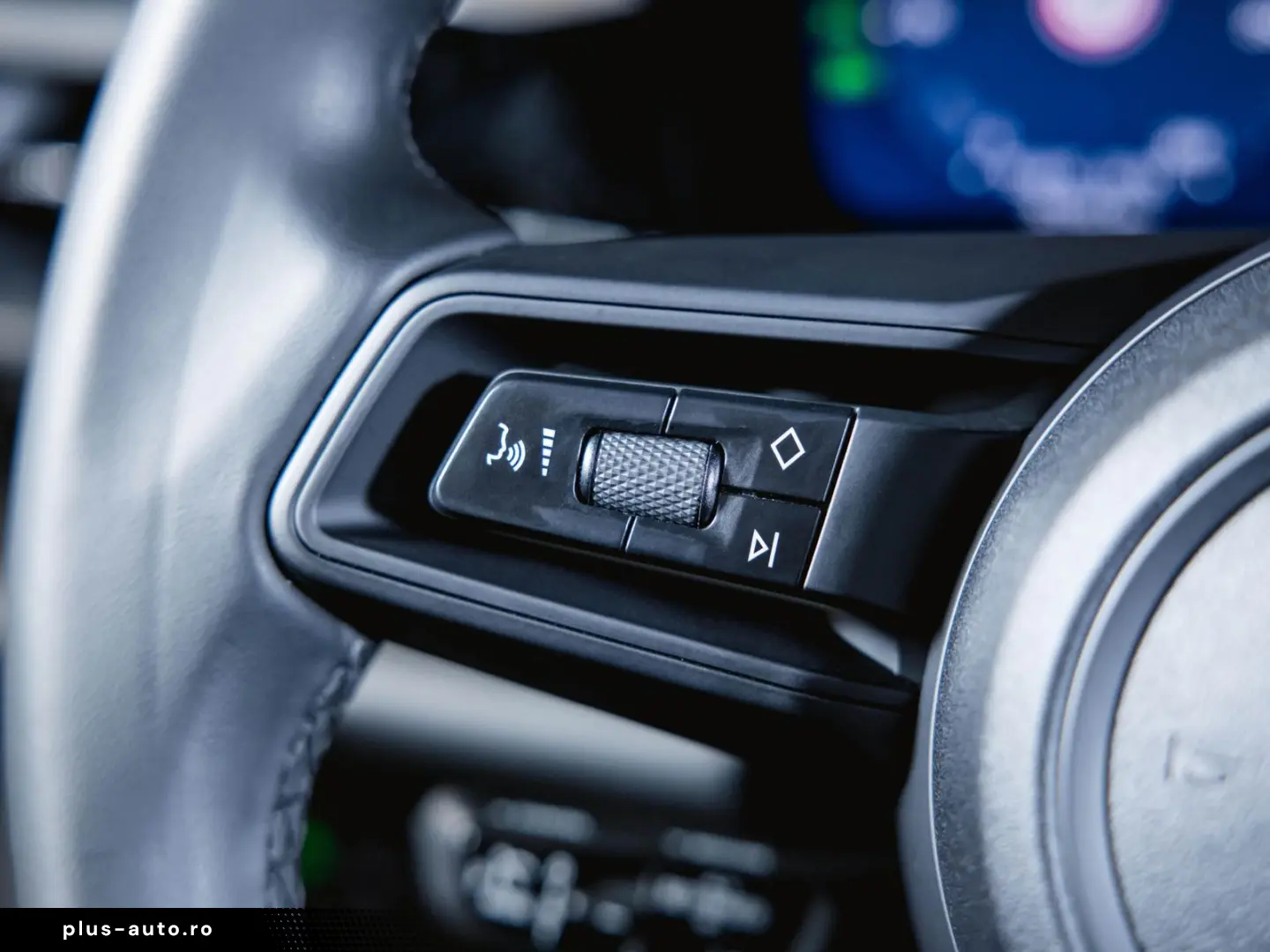 PORSCHE Macan 4 Electric Panoramadach Luftfederung BOSE