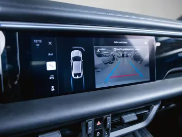 PORSCHE Macan 4 Electric Panoramadach Luftfederung BOSE