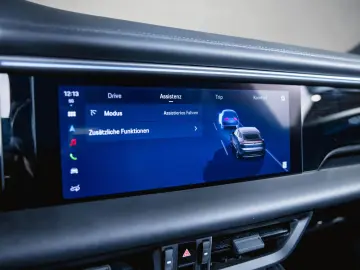 PORSCHE Macan 4 Electric Panoramadach Luftfederung BOSE