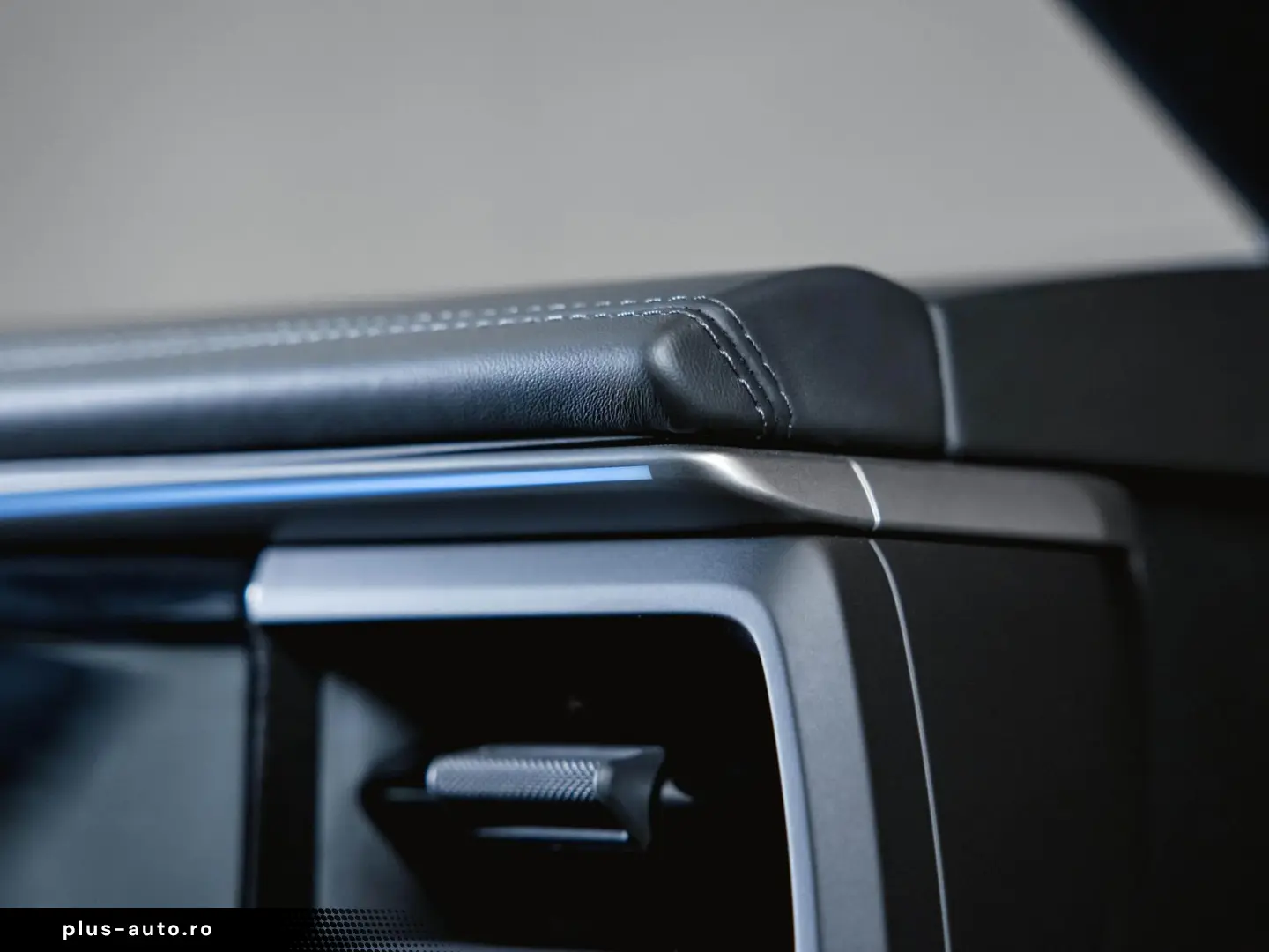 PORSCHE Macan 4 Electric Panoramadach Luftfederung BOSE
