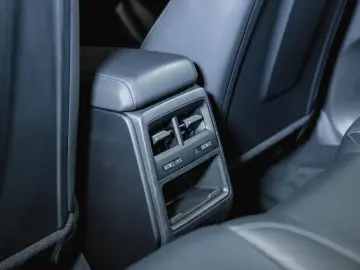 PORSCHE Macan 4 Electric Panoramadach Luftfederung BOSE