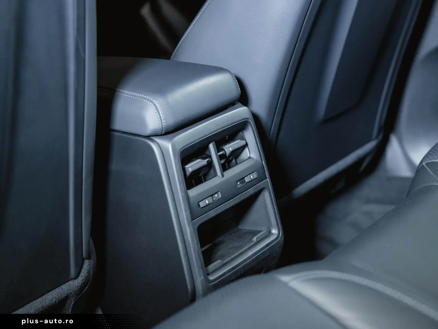 PORSCHE Macan 4 Electric Panoramadach Luftfederung BOSE