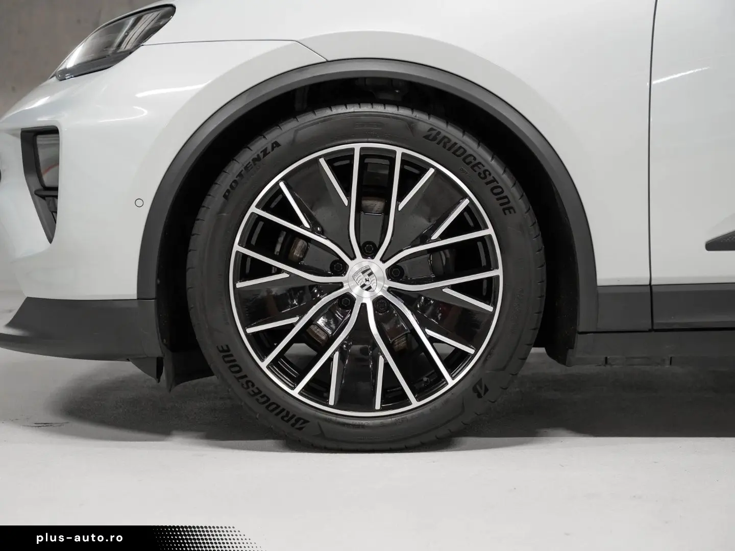 PORSCHE Macan Electric PASM Panorama Lenkradheizung
