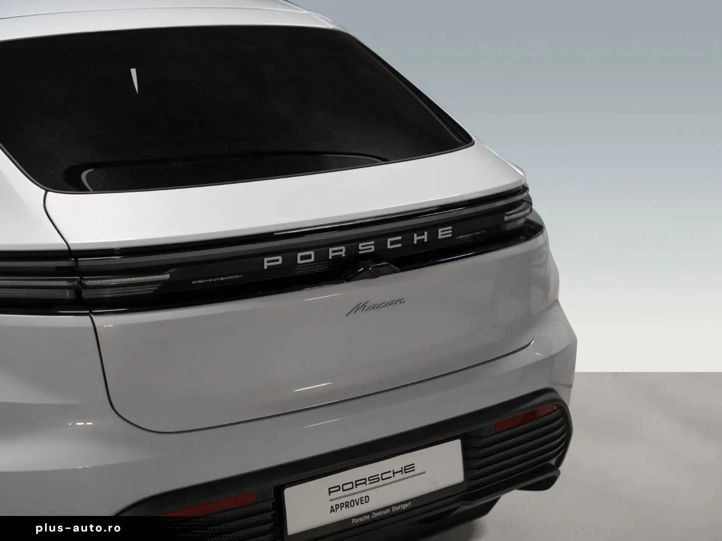 PORSCHE Macan Electric PASM Panorama Lenkradheizung
